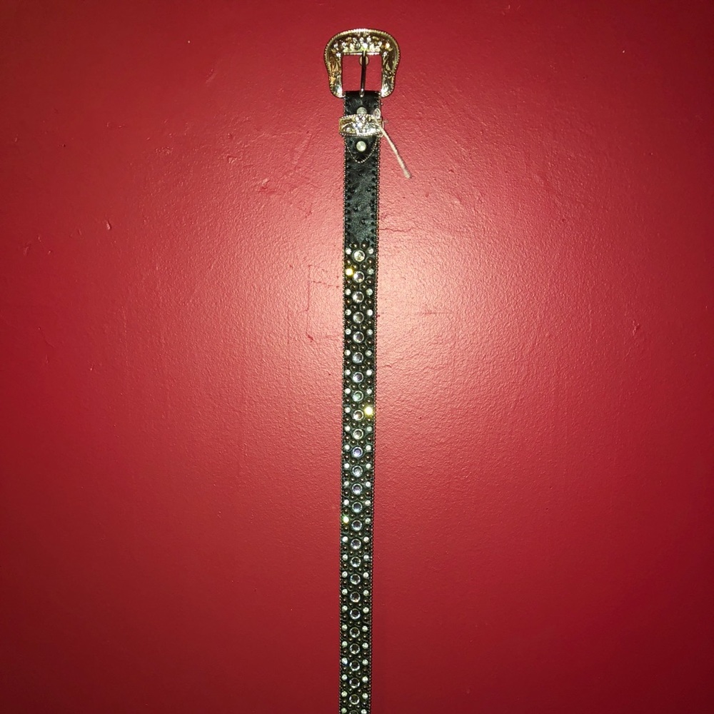 Nice never before worn belt!
